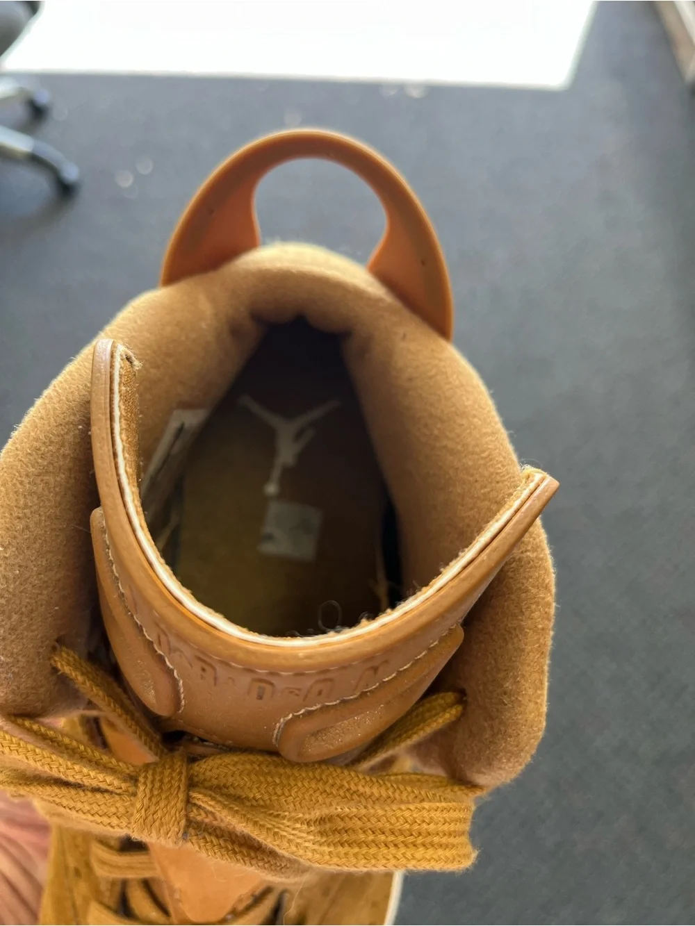 Jordan Air 6 Wheat   size 10 men